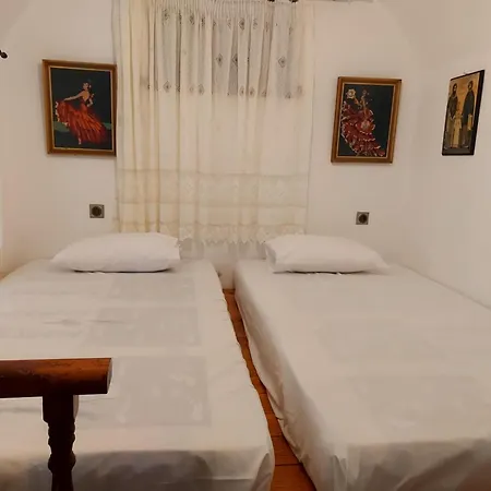 Traditional Christos & Tholos In Chalki بيت للعطل