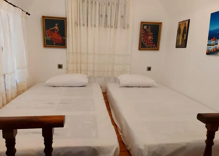 Traditional Christos & Tholos In Chalki بيت للعطل