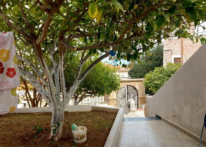 Traditional Christos & Tholos In Chalki بيت للعطل *