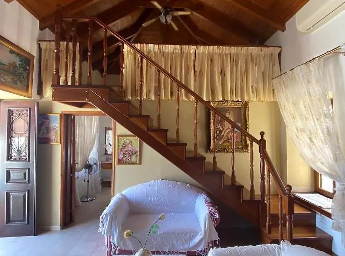 Traditional Christos & Tholos In Chalki Tatil Evi *